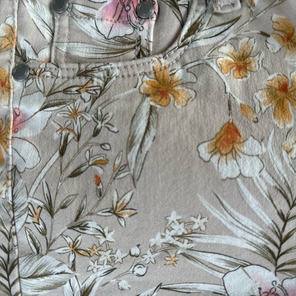 SUKO JEANS Floral Pull on Shorts Size 4 - Picture 9 of 12